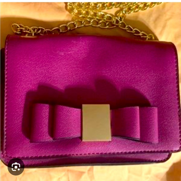 Merona Handbags - Merona like new small purple pocketbook